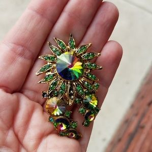 Vintage costume brooch/pin